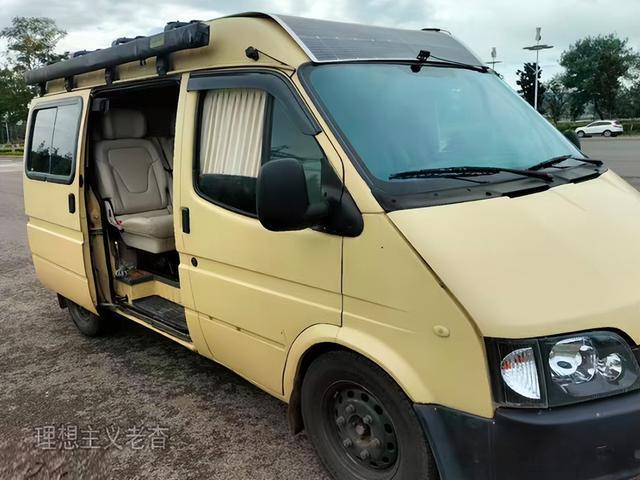 全顺改装床车旅行宿营车自驾游更实用AG真人网页车顶铺设太阳能软板福特(图4) 全顺改装床车旅行宿营车自驾游更实用AG真人网页车顶铺设太阳能软板福特(图4)