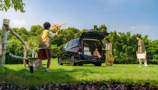 新定义家庭出行彻底终结“伪露营时代”AG真人娱乐“露营神车”星海V9重(图1)